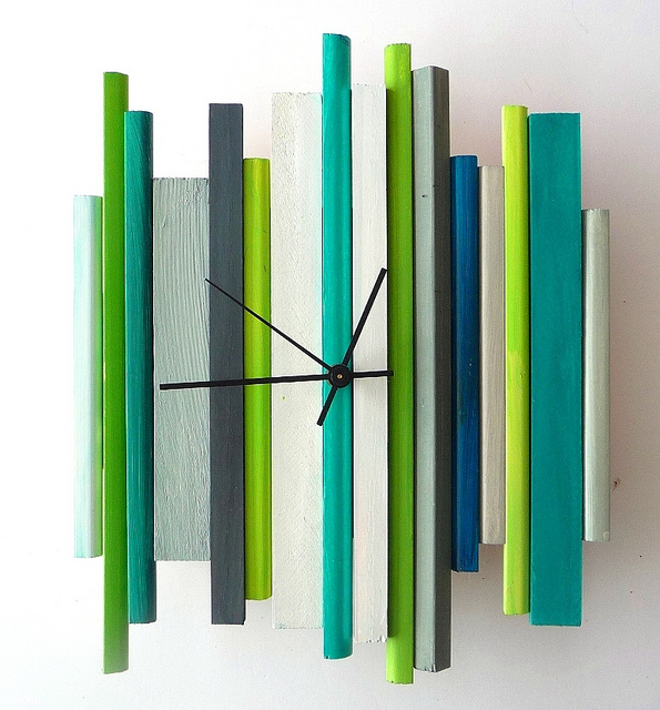ceasuri moderne de perete colorate