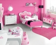 dormitor-roz-barbie